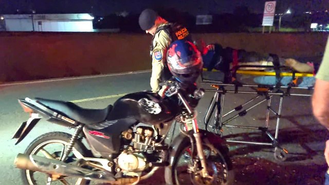 Motociclista fica ferido após forte colisão com carro na marginal da BR-467 em Cascavel