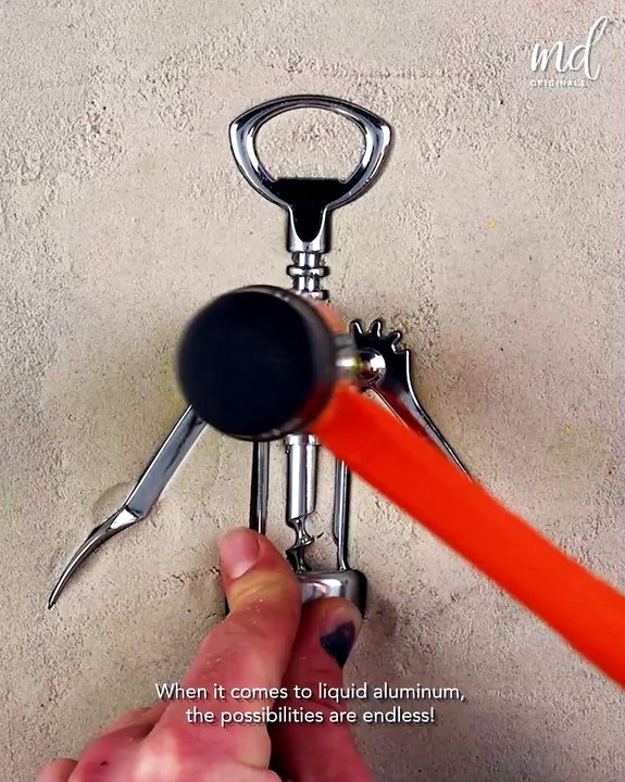 Crafting some incredible objects using liquid aluminum!