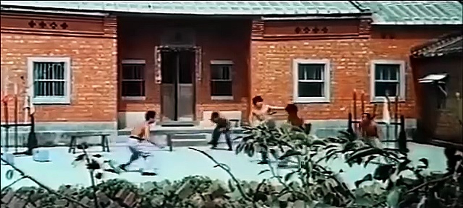 Bruce Lee Against Supermen (1975) - When the sh...