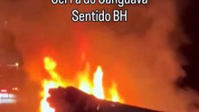 Carreta em chamas trava BR-381 e gera fila de 31 km