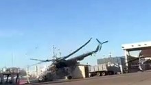 Militärhubschrauber fällt nach Start auf die Nase