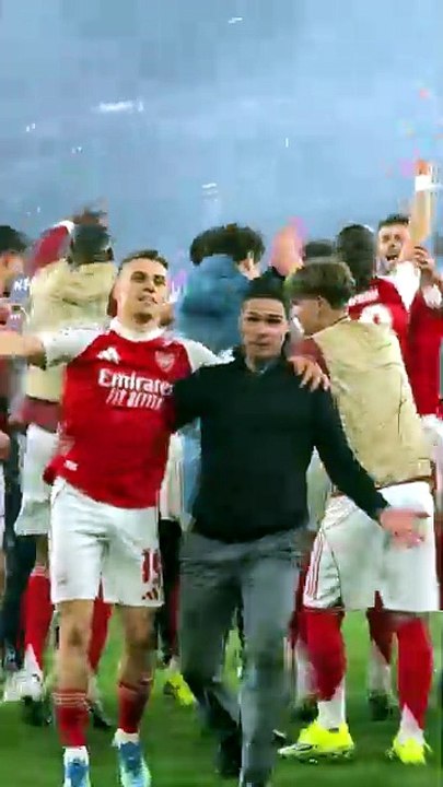 L'Arsenal vola in finale di Champions: l'esultanza di Arteta e Trossard