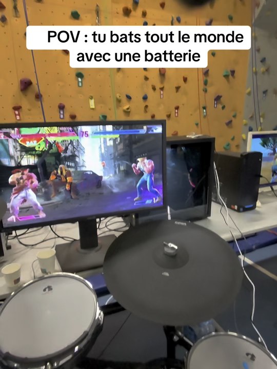 Et si une batterie remplaçait la manette ? 🥁Je joue à Street Fighter autrement… et ça marche 😅