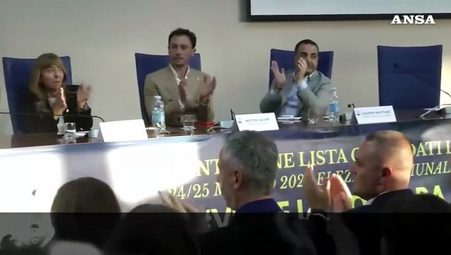 Salvini a Reggio: La Calabria ai giovani calabresi, no a riempirla di immigrati