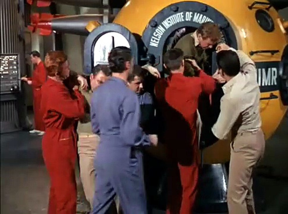 Voyage To The Bottom Of The Sea - 2x16 - Deadly Creature Below!