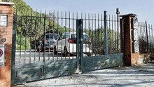 Festini a luci rosse a Genova, l'inchiesta si allarga. La escort: 'Sono tornata a casa su una Porsche'. E spuntano le foto e i nomi di 28 vip