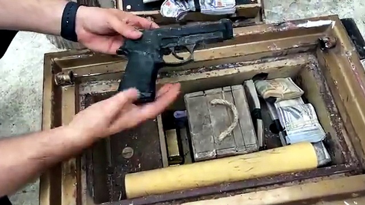 We Found A Abandoned Safe In The River. Whats Inside The ABANDONED SAFE (OPENED)