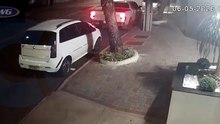 Câmeras flagram furto de caminhonete Hilux na Rua Manaus