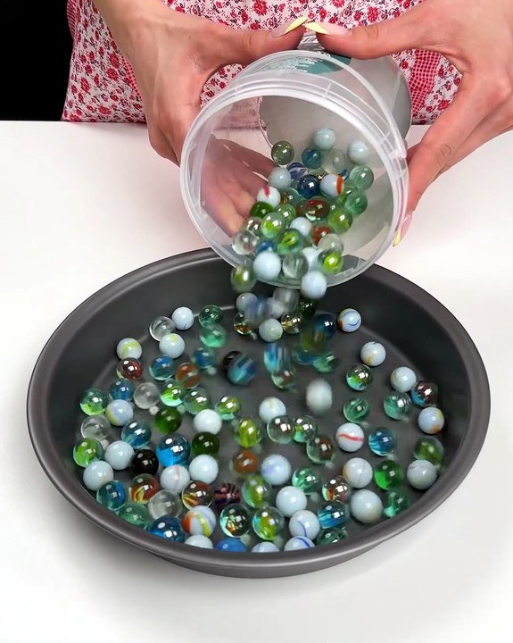 Creative spice storage with rolling marbles