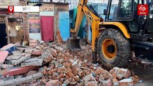 झांसी में सड़क अतिक्रमण पर चला सीएम योगी का बुलडोजर, कई होटल, दुकान, मकान जमींदोज