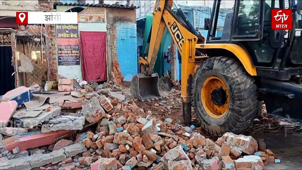झांसी में सड़क अतिक्रमण पर चला सीएम योगी का बुल...