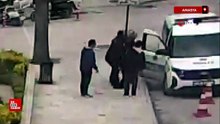 Amasya'da aracından inen kişinin hayatını polisler Heimlich manevrasıyla kurtardı