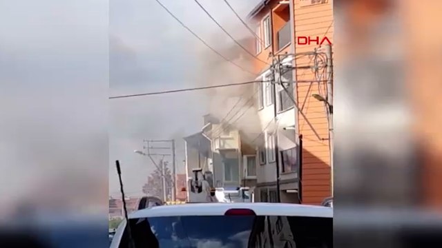 Dairede çıkan yangında mahsur kalanlar kurtarıldı