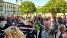 Vecinos de Lugo protestan antes de que se celebre la moción de censura