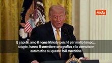 Trump si scusa con Melania ridendo: Il correttore automatico la trasformava in 'Melody'