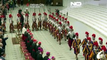 Papa Leone XIV presiede il giuramento di 28 nuove Guardie Svizzere in Vaticano