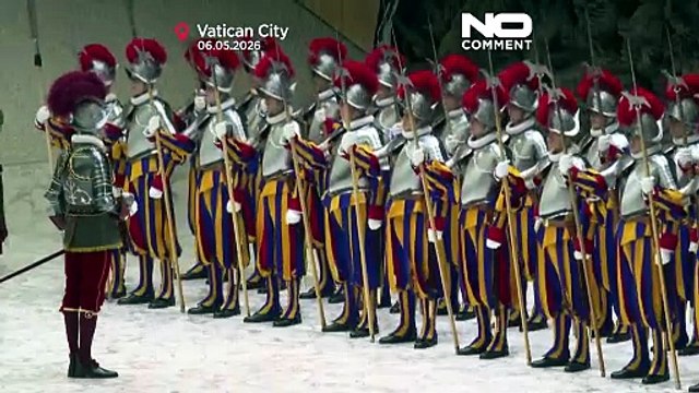Papst Leo XIV vereidigt 28 neue Schweizergardisten im Vatikan
