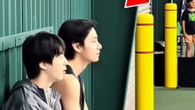 Jin choqué 😱 V se fait frapper | BTS Moment Hit#BTS
