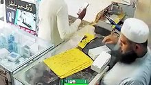 Shopkeeper’s escape reaction leaves internet stunned 😭