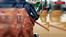 Sakarya’da taşkın sonrası Venedik manzarası: Evine kayıkla gitti