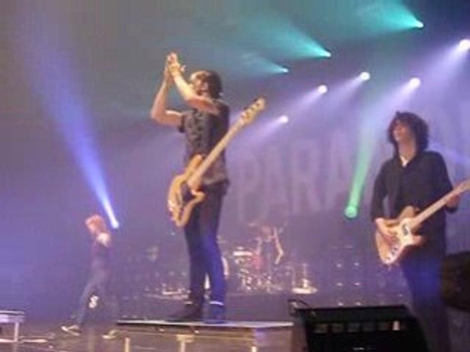 Paramore misery business live bruxelles 9/6/08