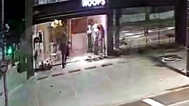 Vídeo: homem estoura fachada de vidro e invade loja de roupas em Cascavel