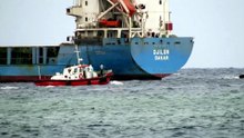 Imágenes del embarque de personal médico en el ‘Hondius’ y de la salida del crucero de Cabo Verde