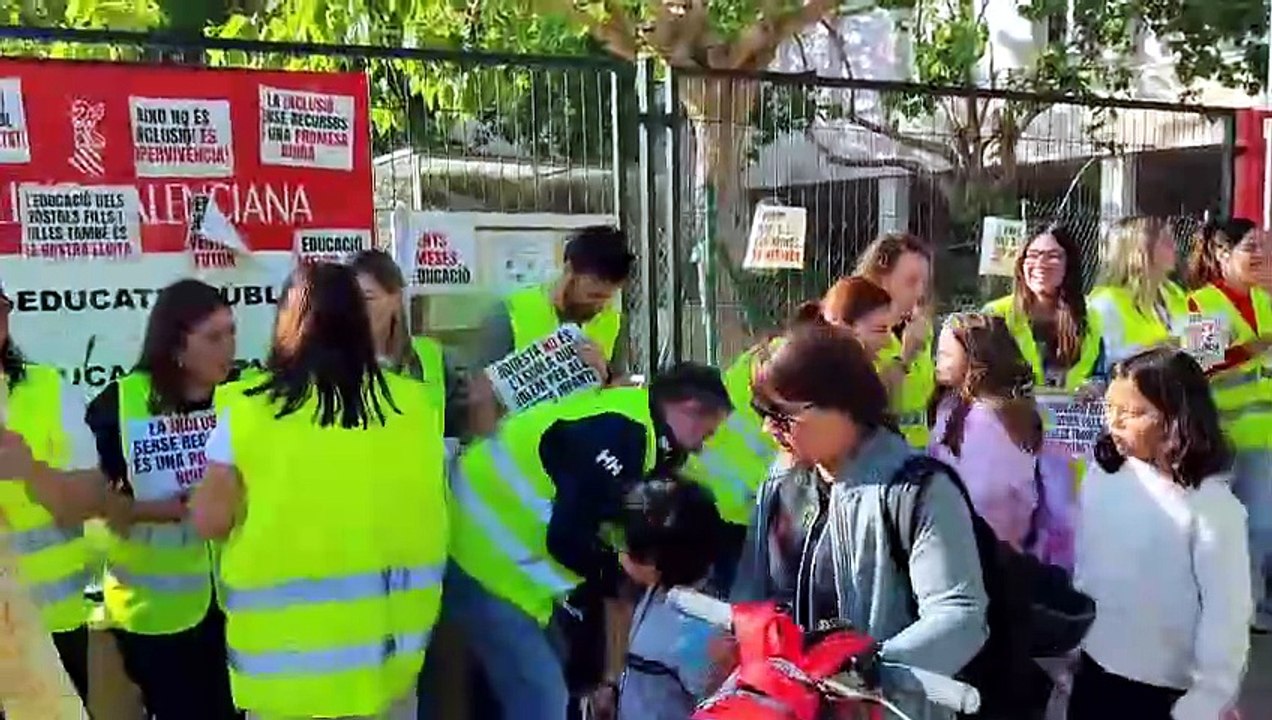 Professorat del CEIP Gabriel Miró de Calp a favor de la vaga educativa