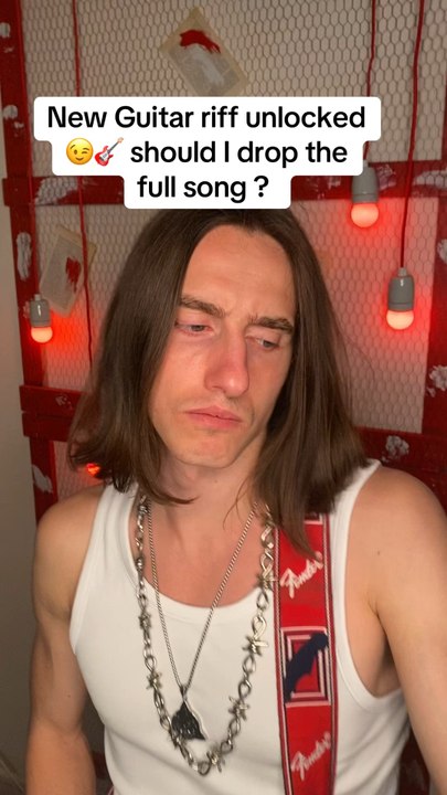 Metalcore guitar riff in a hyperpop song 🤘🤘🎸