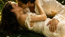 Bésame Bajo la Parra (Doblado) | Romance Prohibido Entre Pasión y Destino