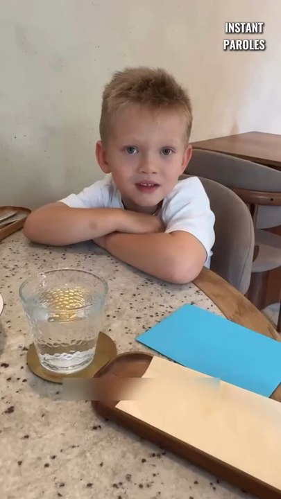Ce petit garçon apprend une nouvelle unique de la part de ses parents