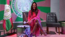 Cristina Ranzolin posa com as cores da Praiana