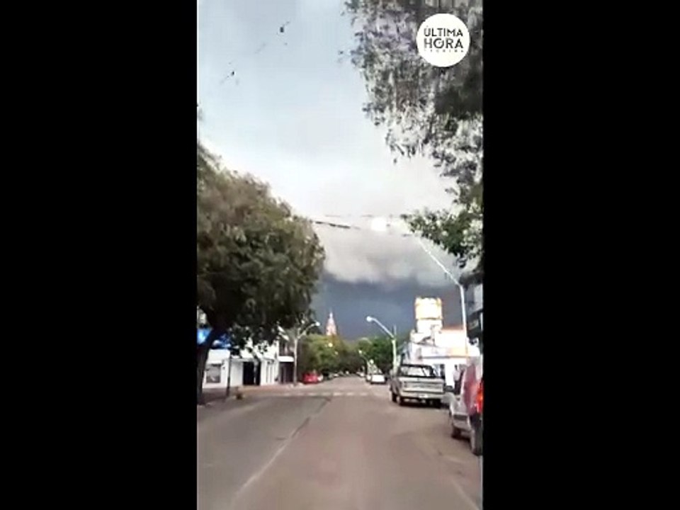 🌩️ Impresionante frente de tormenta avanza sobre Esquina en medio de la alerta naranja (07/05/2026)