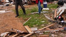 Tornados destrozan al menos 500 viviendas
