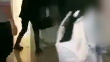 🎬⚠️ Una mujer descubrió a su esposo dentro de un cine acompañado de otra persona y lo enfrentó frente a los asistentes. La situación escaló hasta una p3lea que quedó registrada en video.