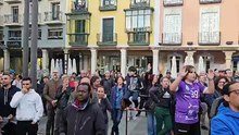 La calle responde al aumento de plazas de zona azul.