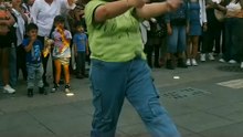 💜✨ ¡El #Zócalo se volvió pista de baile!, Tras el histórico momento en el balcón de Palacio Nacional, las #ARMY se adueñaron de la plaza en la #CDMX 🇲🇽🔥.