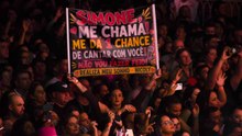 Conheça a história da cantora rio-grandina que subiu ao palco com Simone Mendes em show em Pelotas