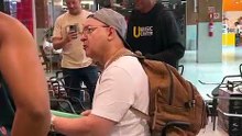 VÍDEO: Herbert Vianna é flagrado tocando para fãs em shopping de Salvador