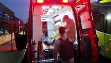 Motociclista se machuca em acidente com ciclista na Rua JK