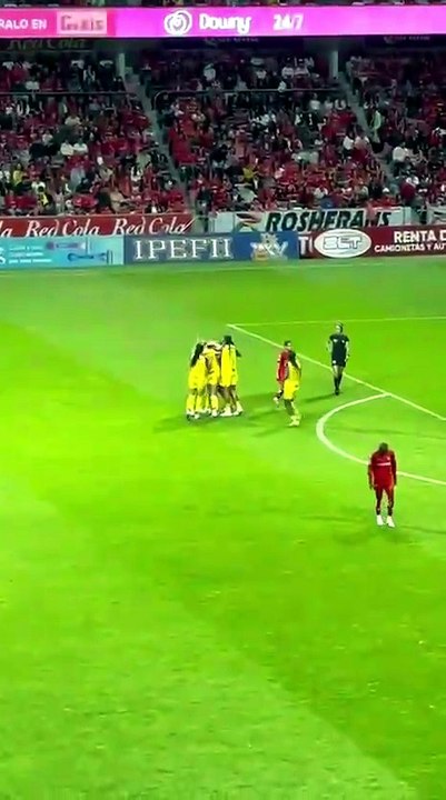 Kimberly Rodríguez pone el 2-0 de América sobre Toluca. Así lo festeja