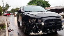 Mitsubishi Lancer e Fiat Uno se envolvem em acidente em Cascavel