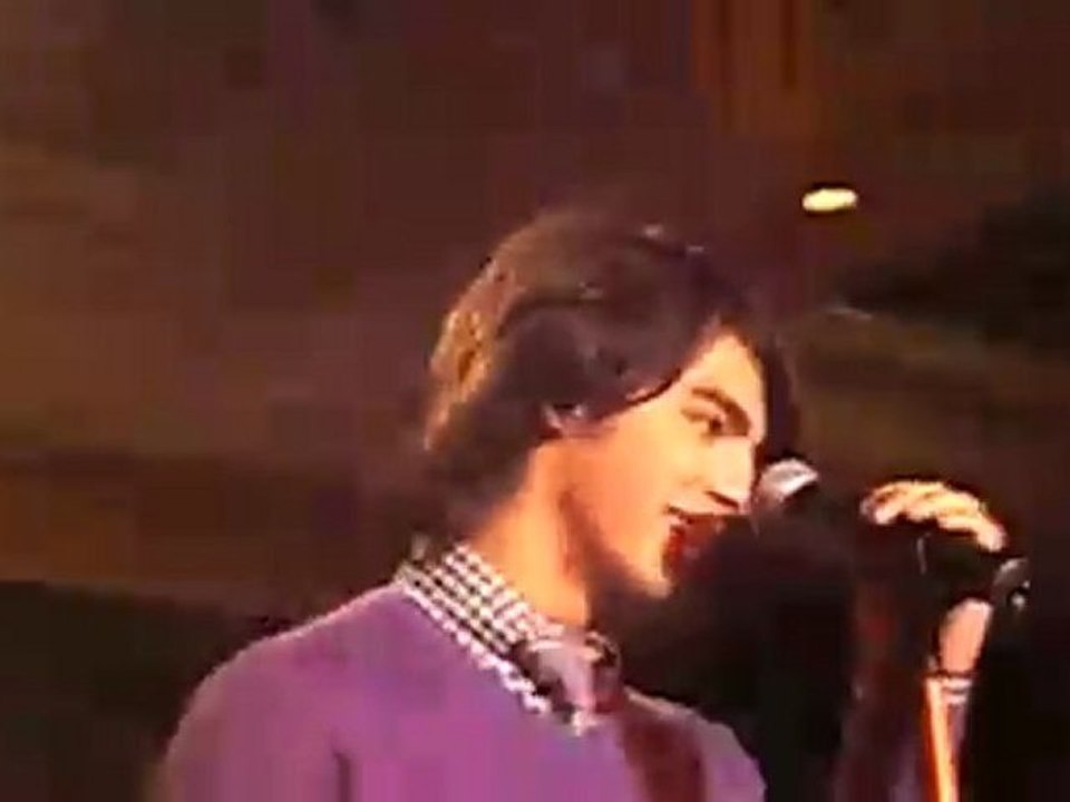 Still in love with you Jonas Brothers premier concert Paris