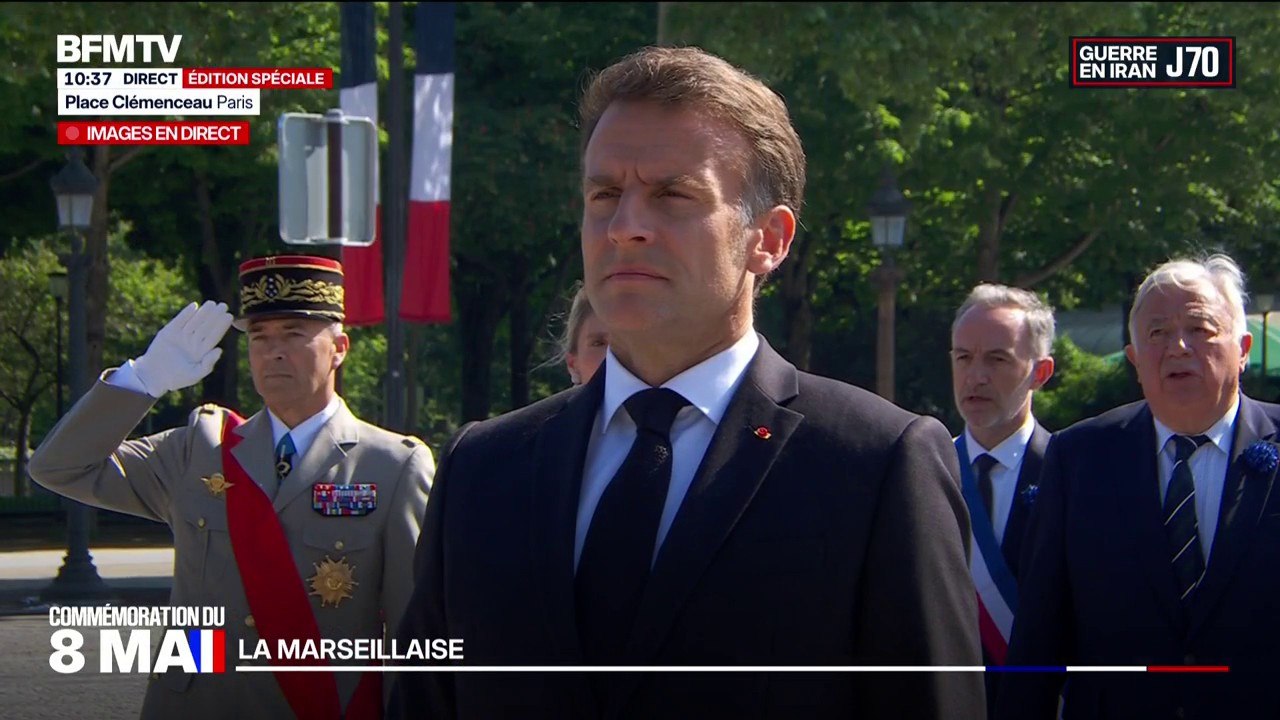 Commémorations du 8-Mai: Emmanuel Macron dépose une gerbe de fleurs devant la statue du général de Gaulle, place Clémenceau à Paris