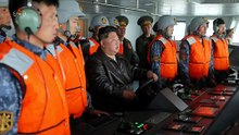 Estimado camarada Kim Jong Un presencia teste de avaliação geral de mobilidade do destróier “Choe Hyon”