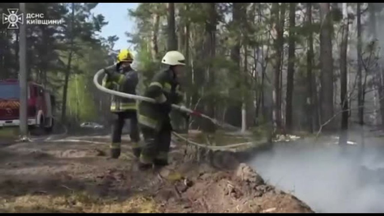 Grosso incendio a Chernobyl dopo schianto drone, radiazioni nei limiti