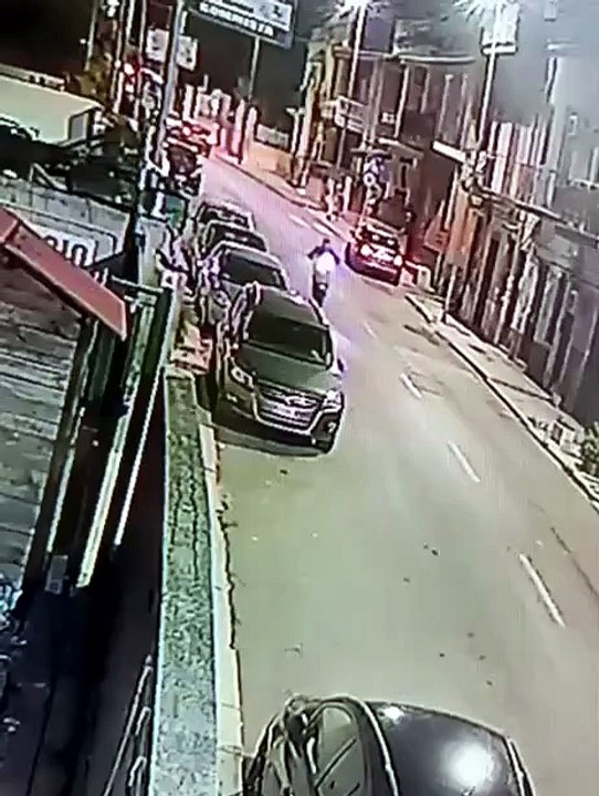 Il video degli spari contro l'autorimessa di Sferracavallo