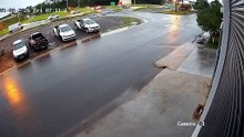 Vídeo mostra acidente que matou motociclista em trevo de Umuarama