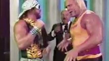 stretta di mano poderosa tra Macho Man e Hulk Hogan