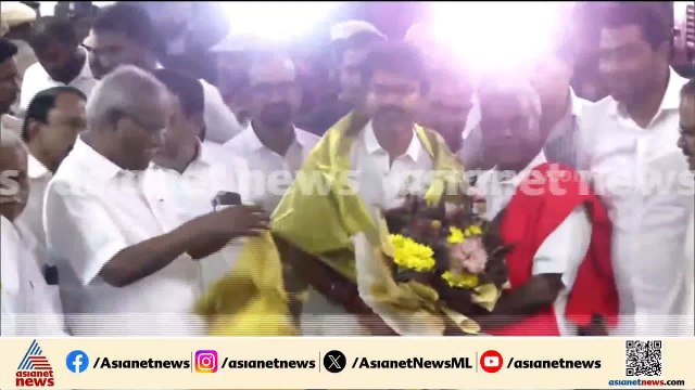 വിജയ് സിപിഎം സംസ്ഥാന കമ്മിറ്റി ഓഫീസില്‍; പൊന്നാട അണിയിച്ച് സ്വീകരിച്ച് നേതാക്കള്‍ | Vijay | CPM